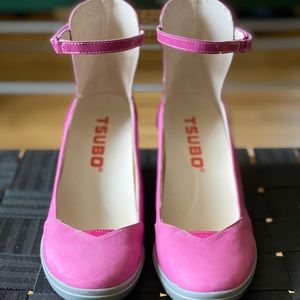 TSubo leather wedges